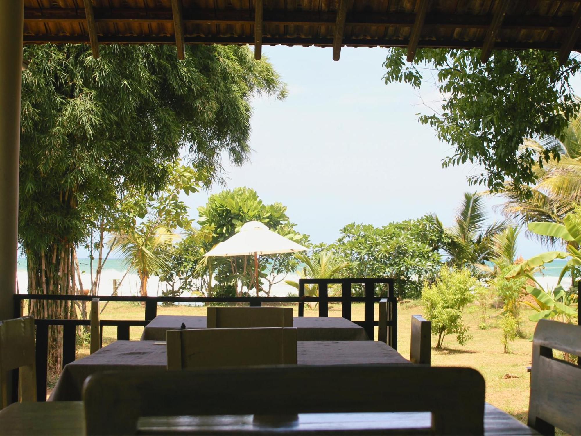 Calma - Surf, Yoga & Coffee On A Private Beach Dikwella Esterno foto